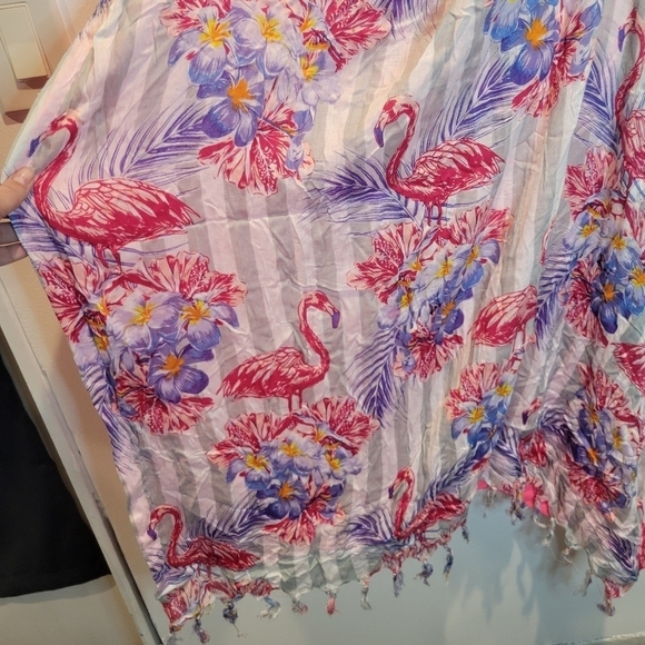 New born flamingo scarf/wrap with tassels - Picture 3 of 6